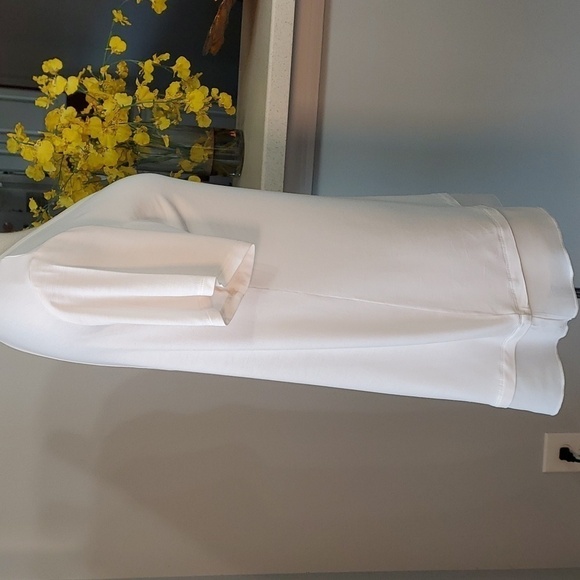 Nine west tunic cream color top. Short sleeves size medium. Chiffon at hem. - Picture 5 of 7